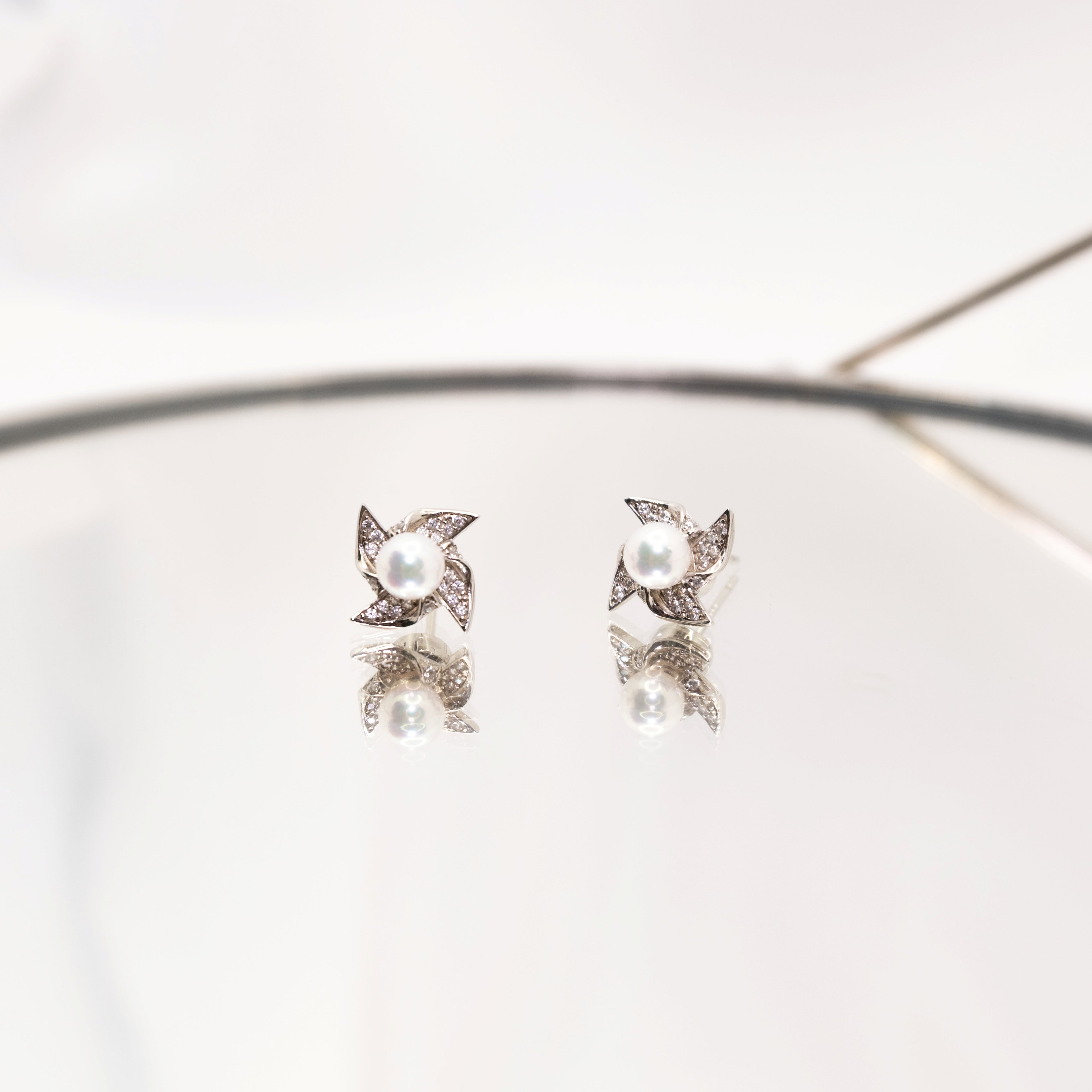 "Blades" Premium Sea Pearl 5mm - 5.5mm Earring