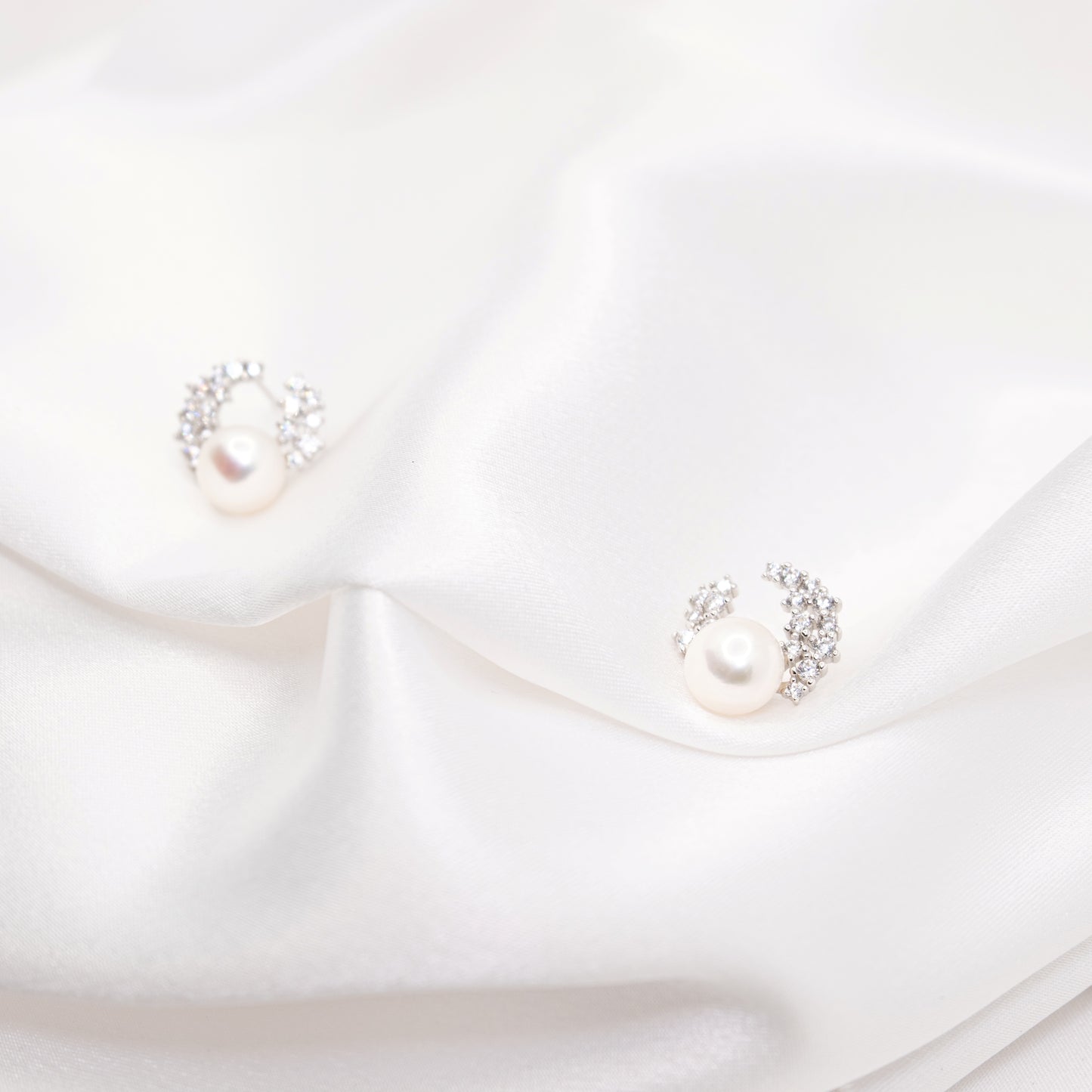 "Shining Armor" Freshwater Pearl 8mm - 8.5mm Earring