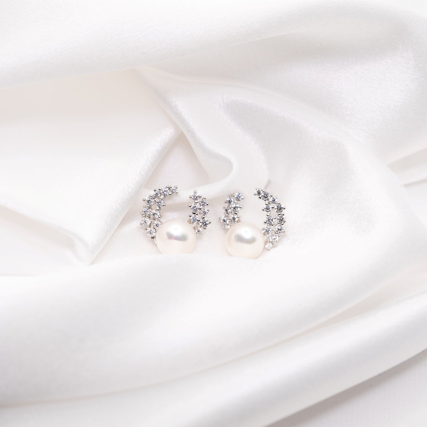 "Shining Armor" Freshwater Pearl 8mm - 8.5mm Earring