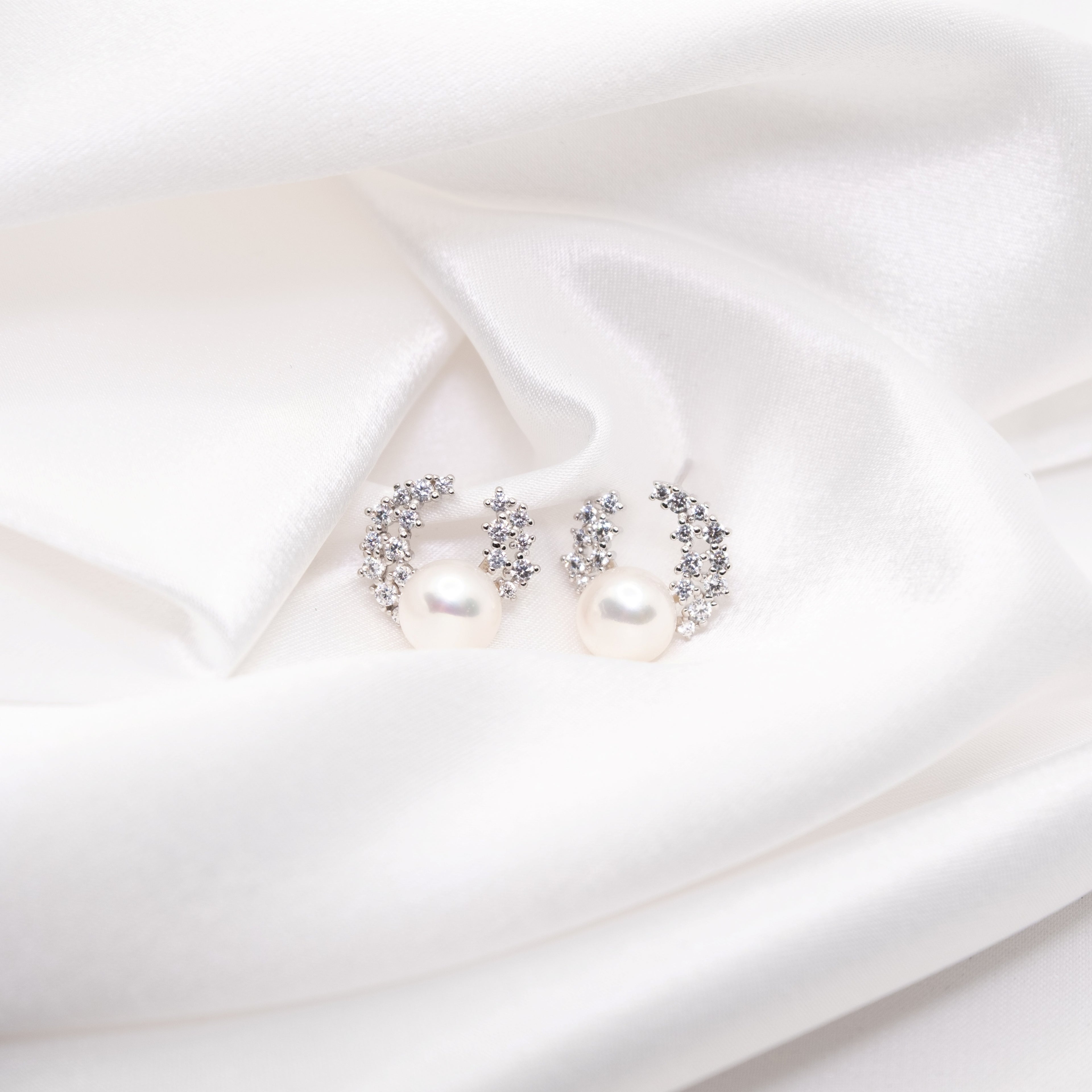 "Shining Armor" Freshwater Pearl 8mm - 8.5mm Earring