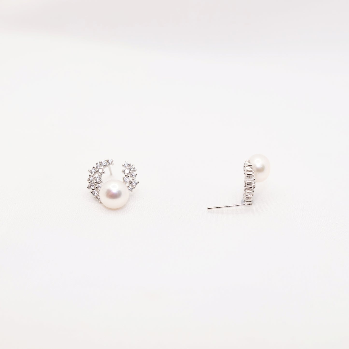 "Shining Armor" Freshwater Pearl 8mm - 8.5mm Earring
