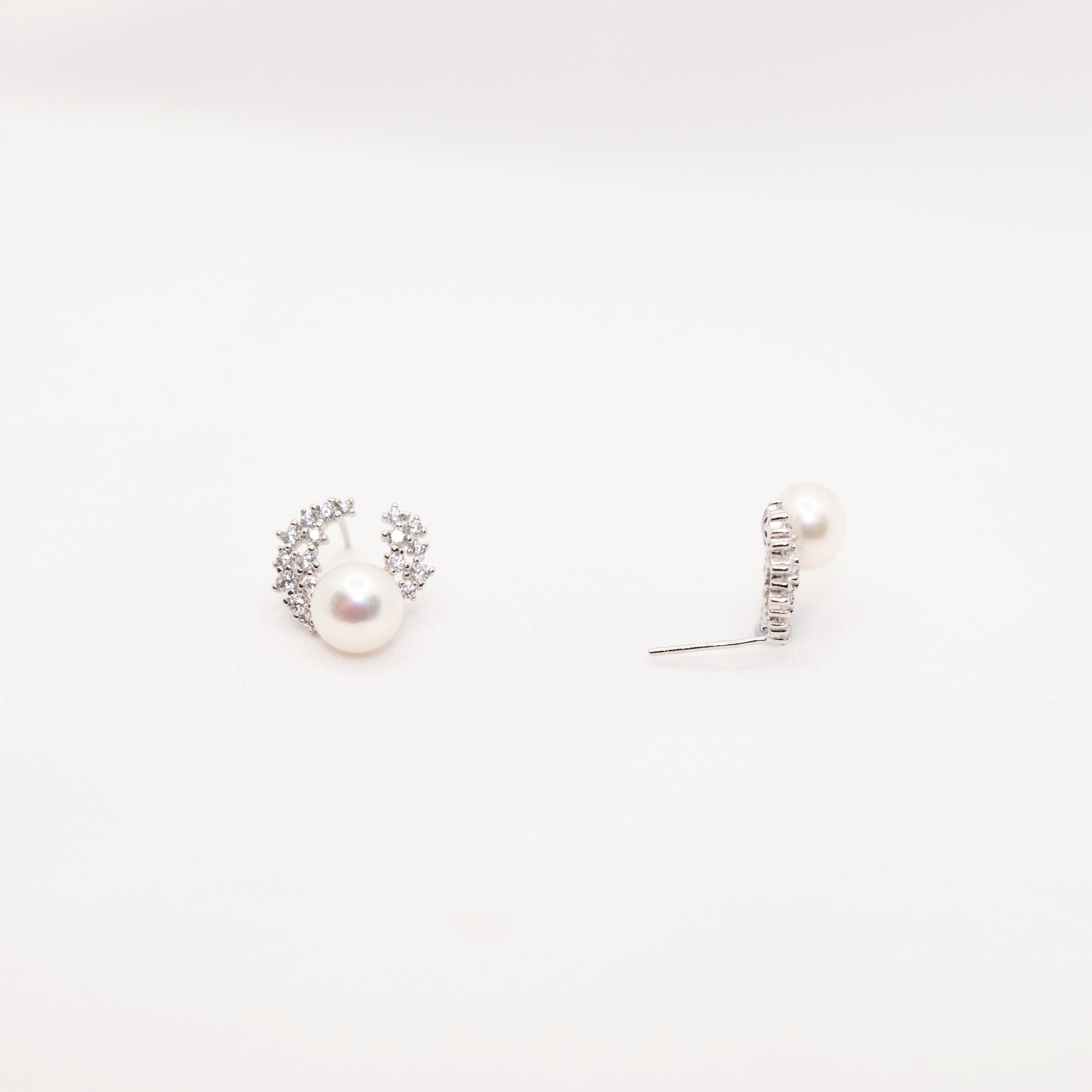 "Shining Armor" Freshwater Pearl 8mm - 8.5mm Earring