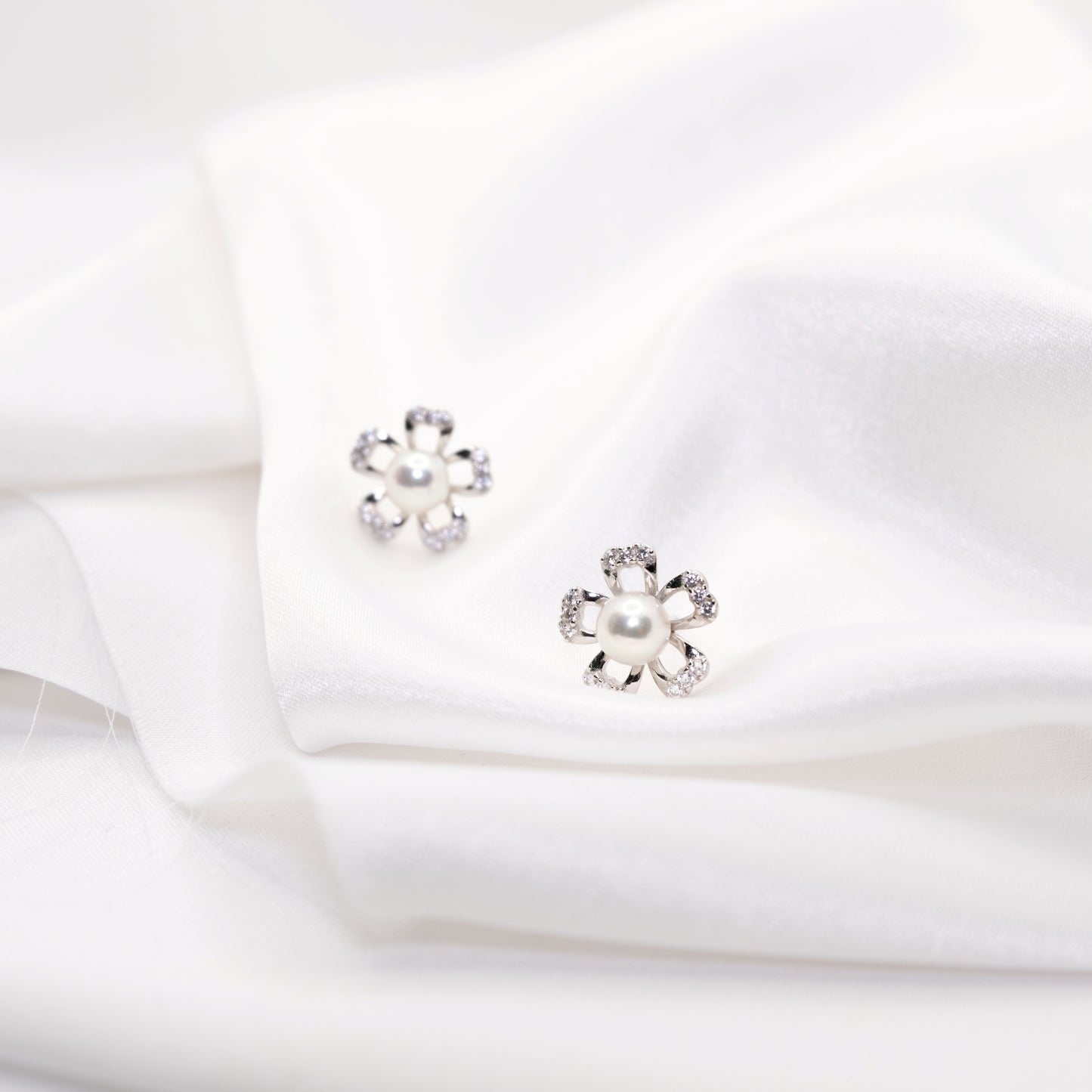 "Lylia" Premium Sea Pearl 5.5mm - 6mm Earring