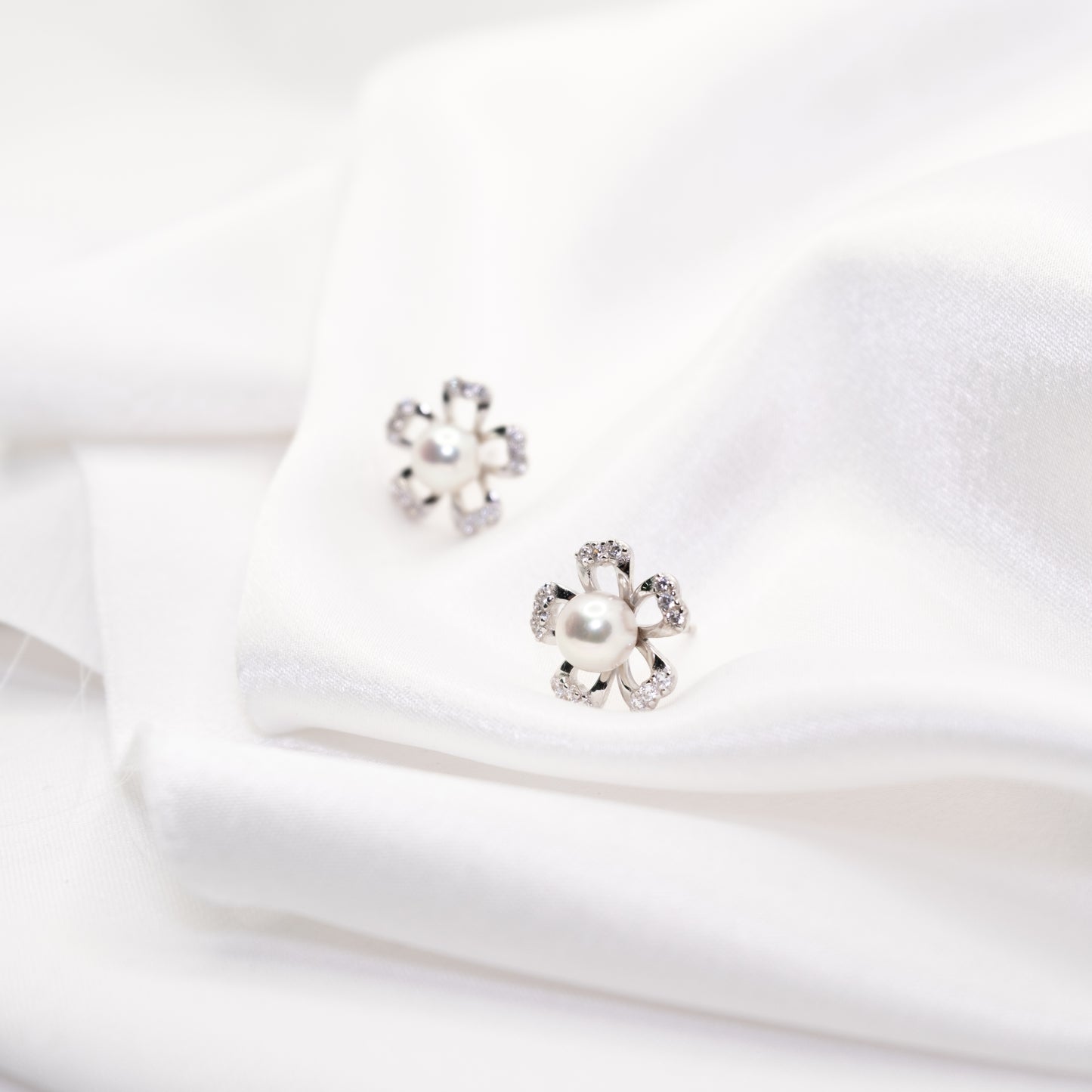 "Lylia" Premium Sea Pearl 5.5mm - 6mm Earring