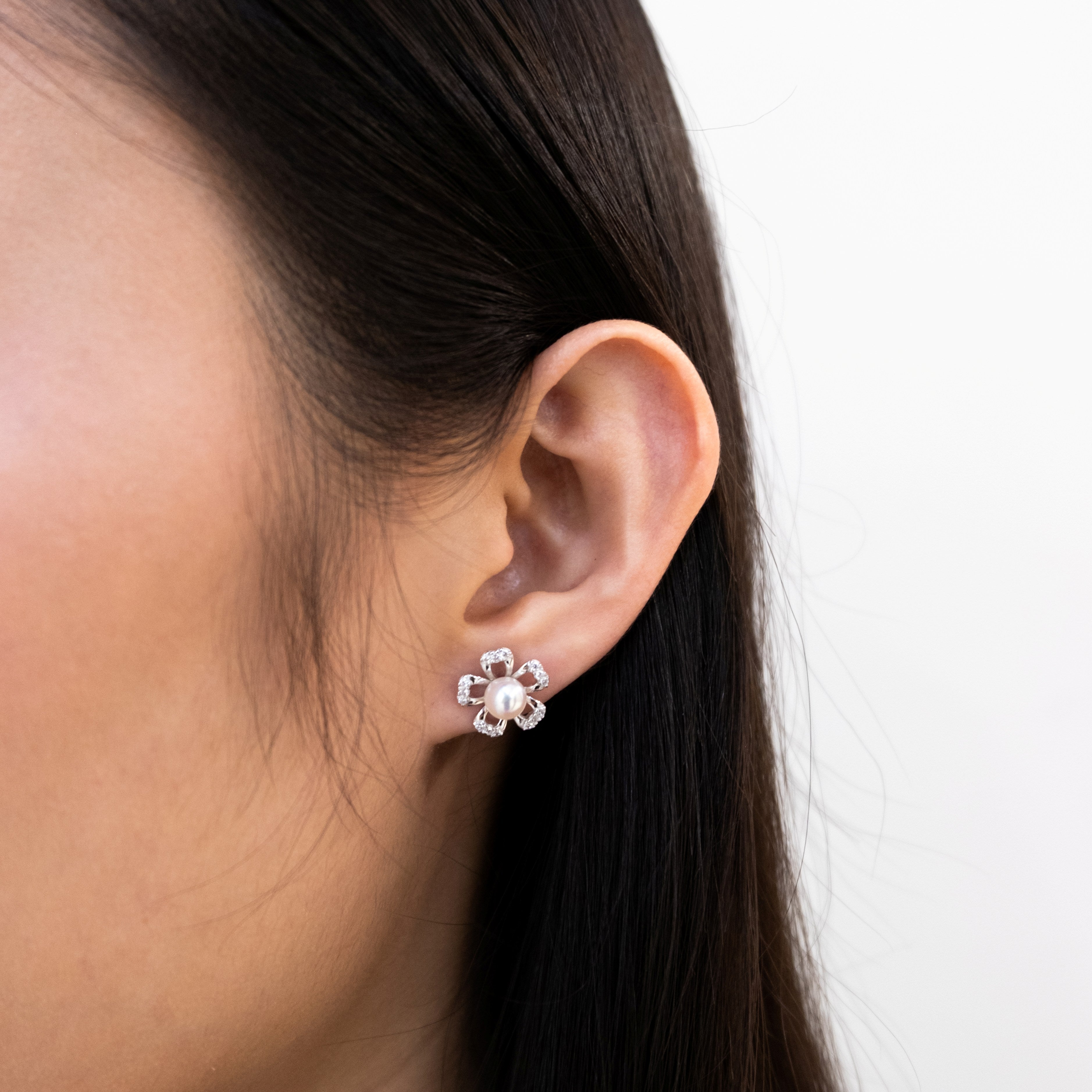 "Lylia" Premium Sea Pearl 5.5mm - 6mm Earring