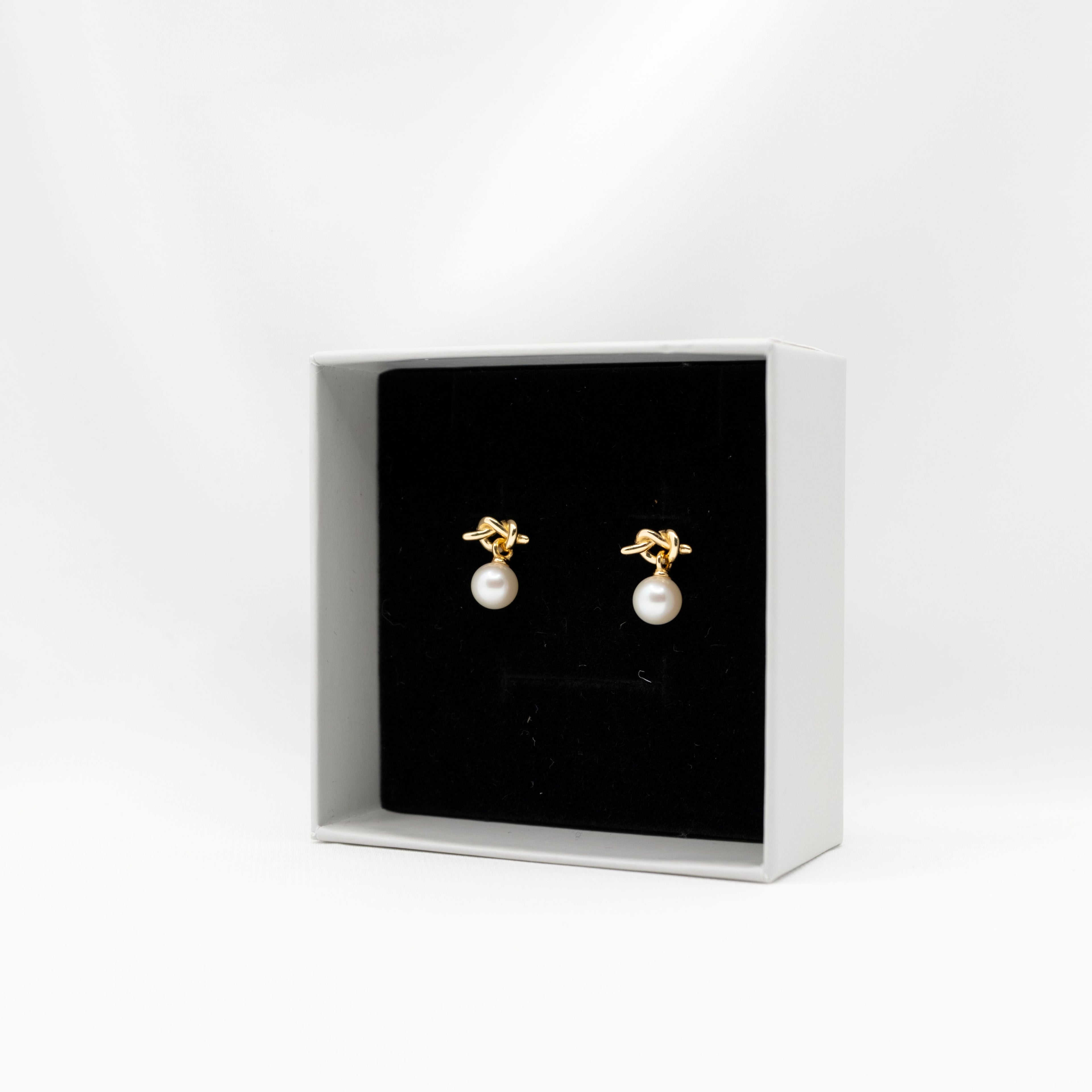 "Overhand" Freshwater Pearl 6.5mm -  7mm Earring