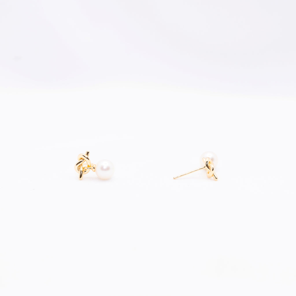 "Overhand" Freshwater Pearl 6.5mm -  7mm Earring