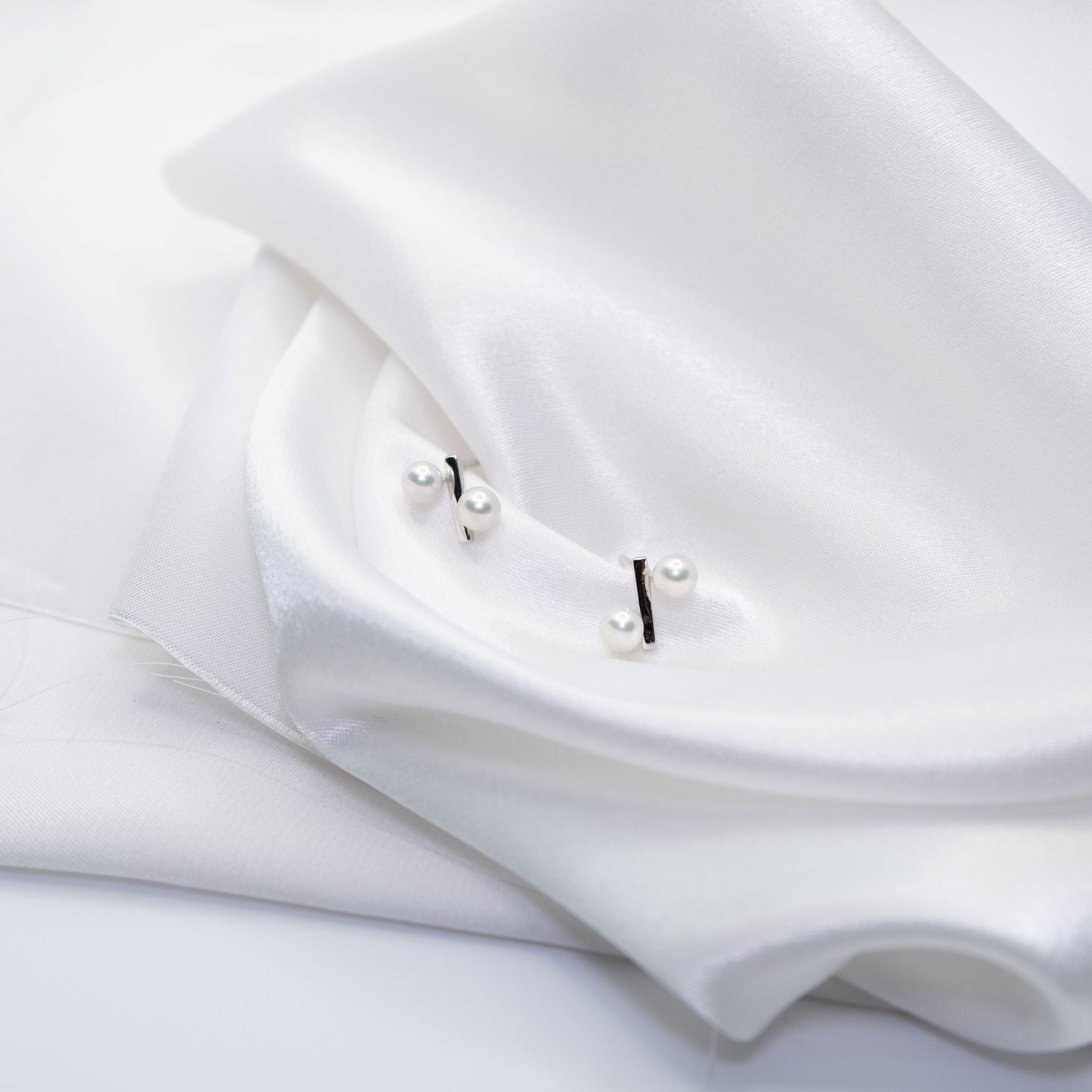 "Ares" Freshwater Pearl 4mm - 4.5mm Earring