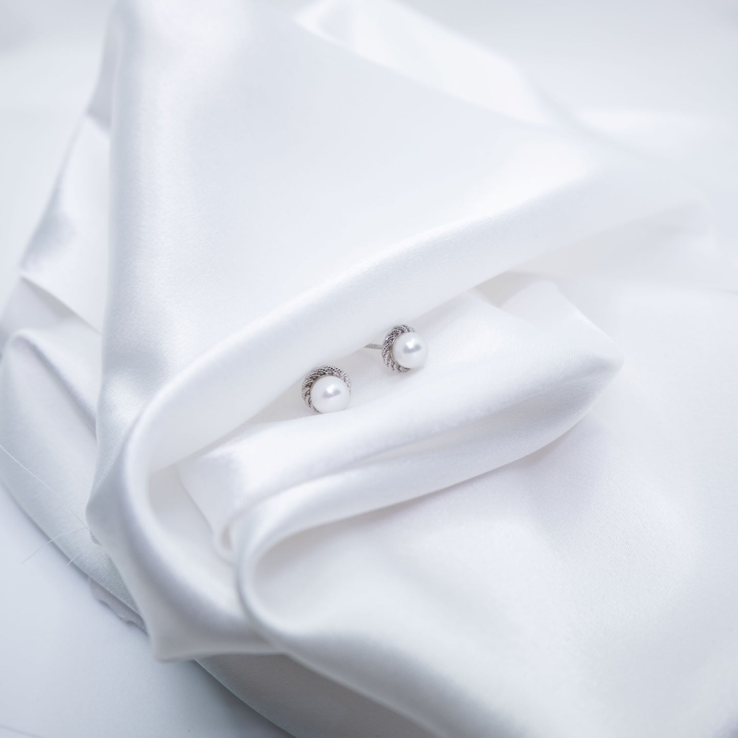 "Circle Of Love" Sea Pearl 5.5mm-6mm Earring