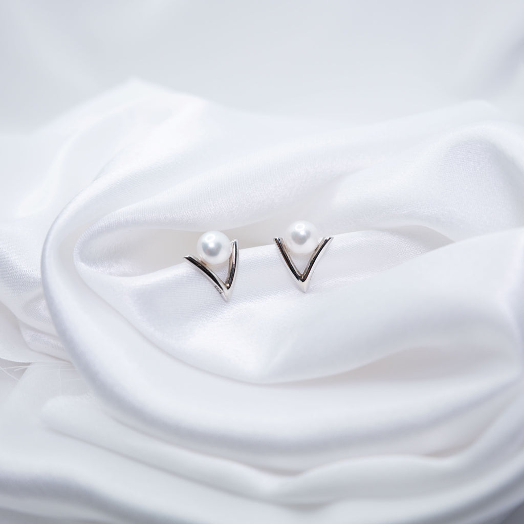 "V for Vedis" Freshwater Pearl Earring 6.5mm - 7mm