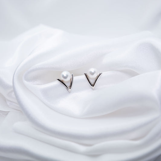 "V for Vedis" Freshwater Pearl Earring 6.5mm - 7mm