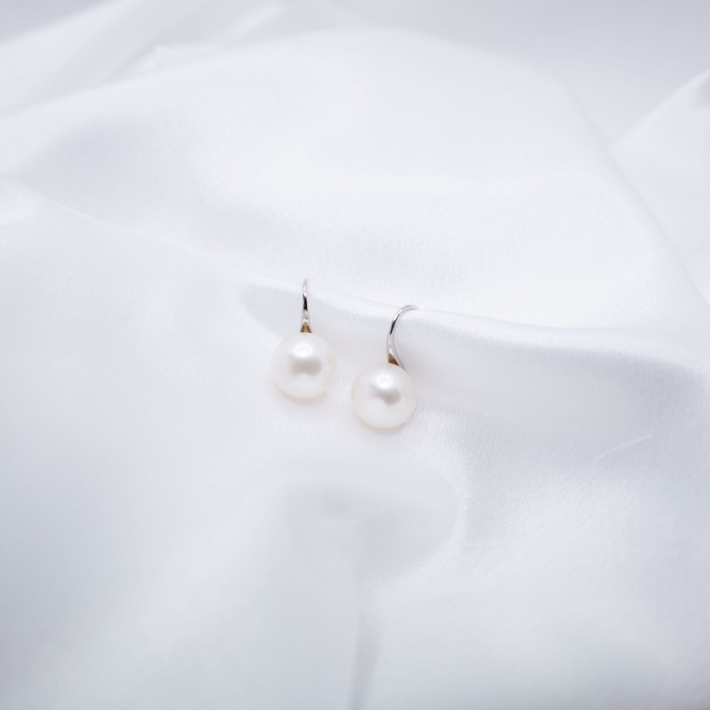 "Silver Heels" Premium Freshwater Pearl 9.5mm-10mm Earring