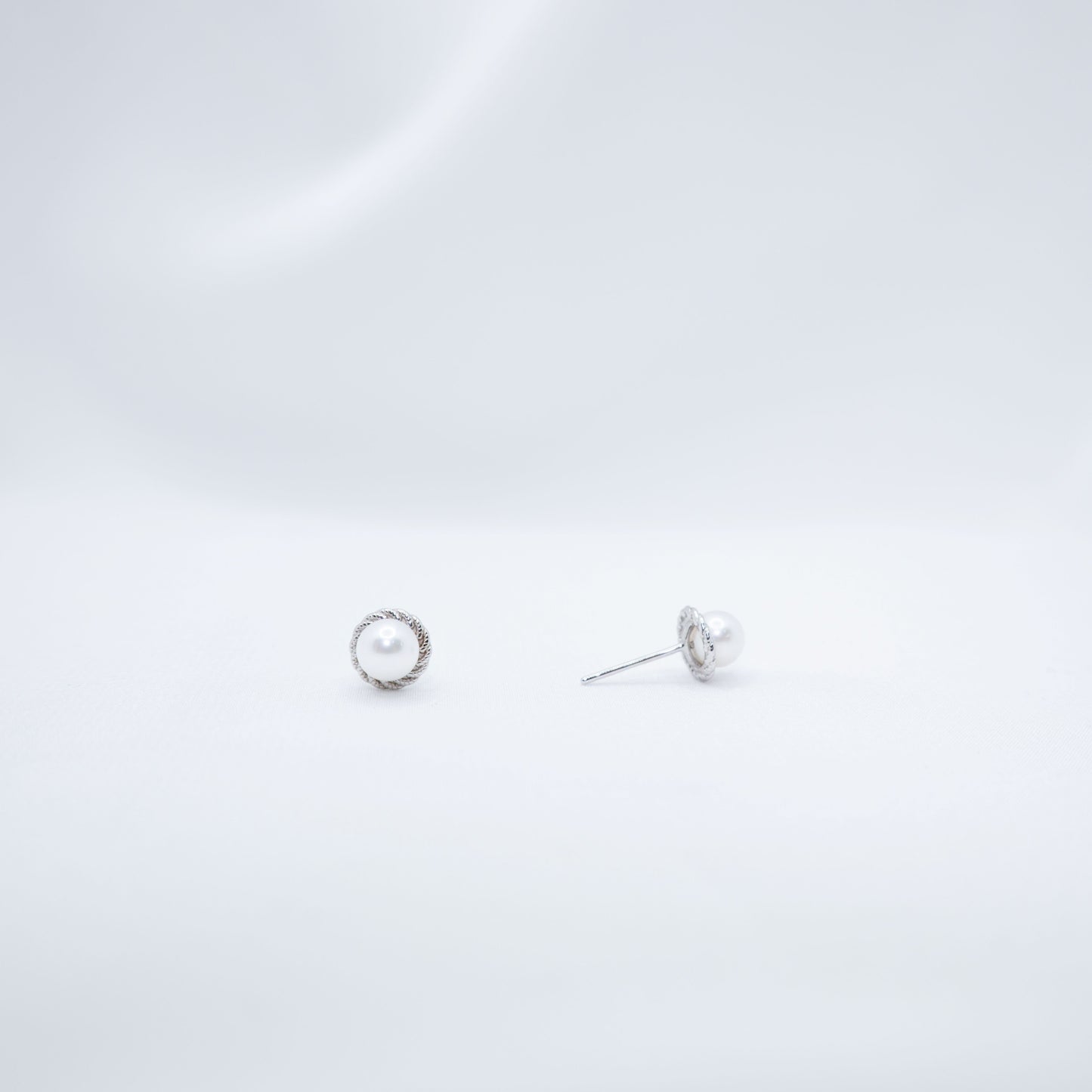 "Circle Of Love" Sea Pearl 5.5mm-6mm Earring