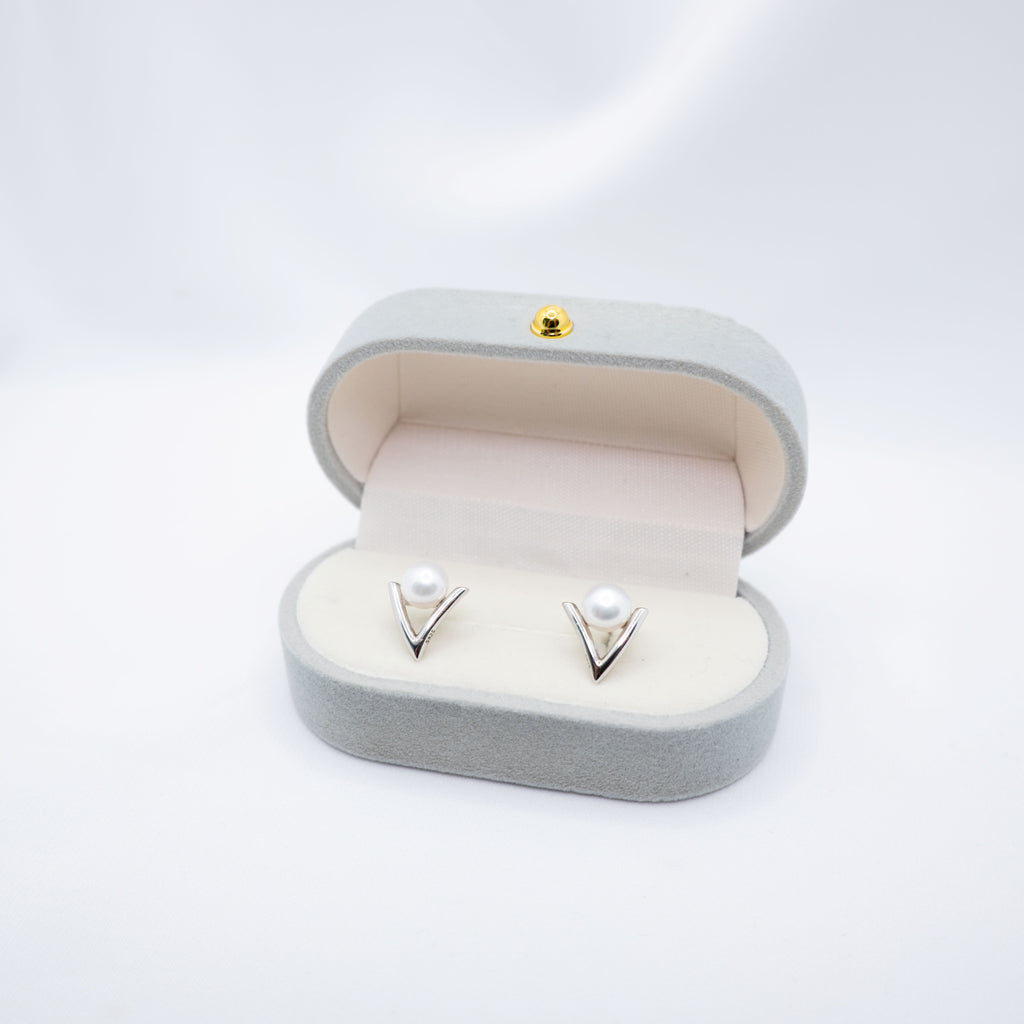 "V for Vedis" Freshwater Pearl Earring 6.5mm - 7mm