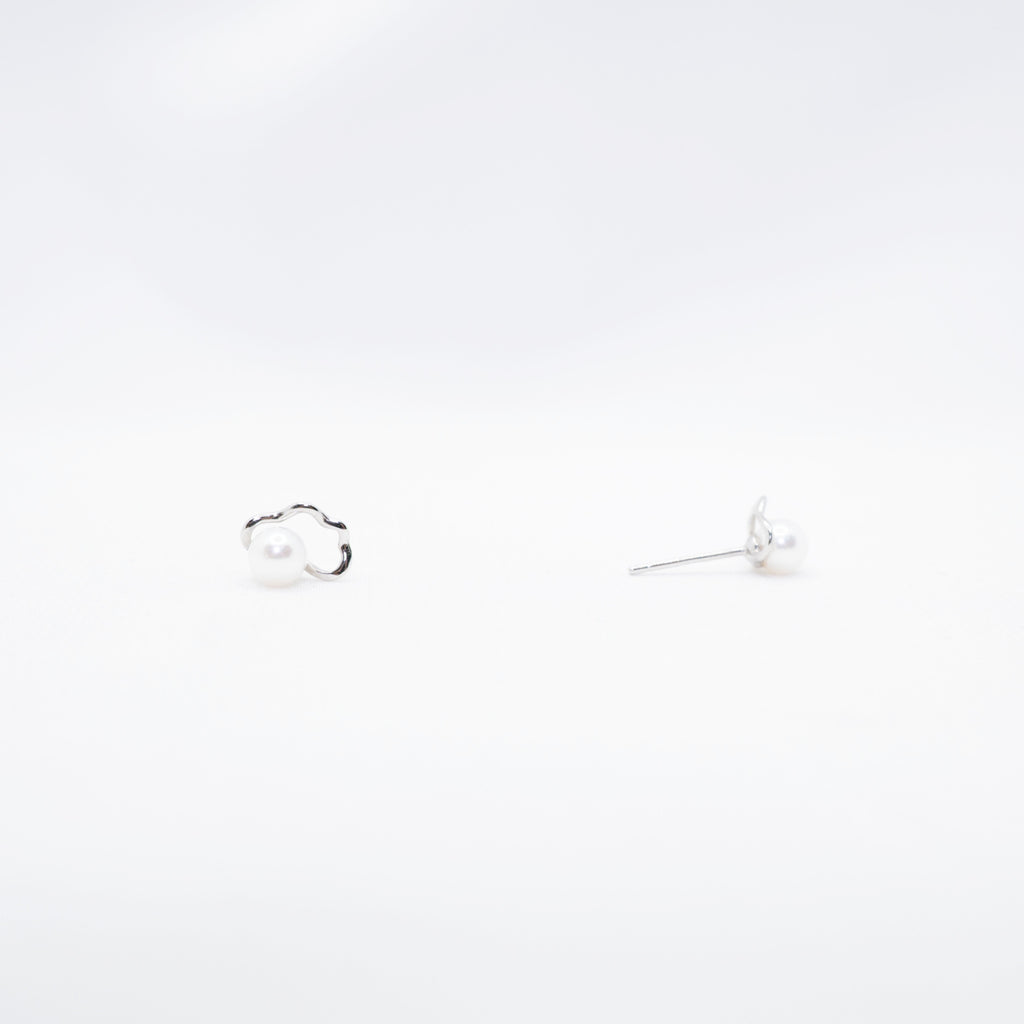 "Cloud 9" Sea Pearl 5mm-5.5mm Earring