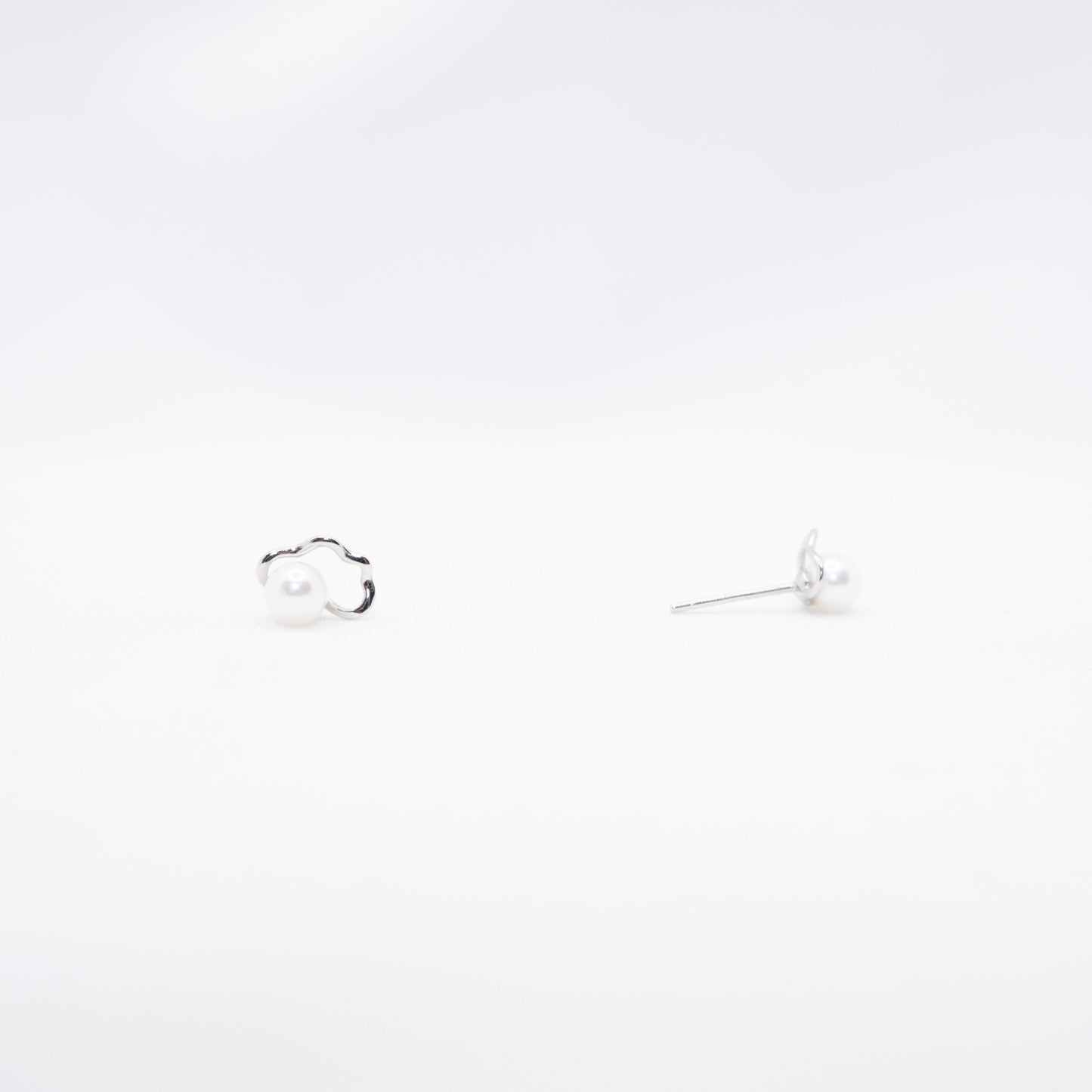 "Cloud 9" Sea Pearl 5mm-5.5mm Earring