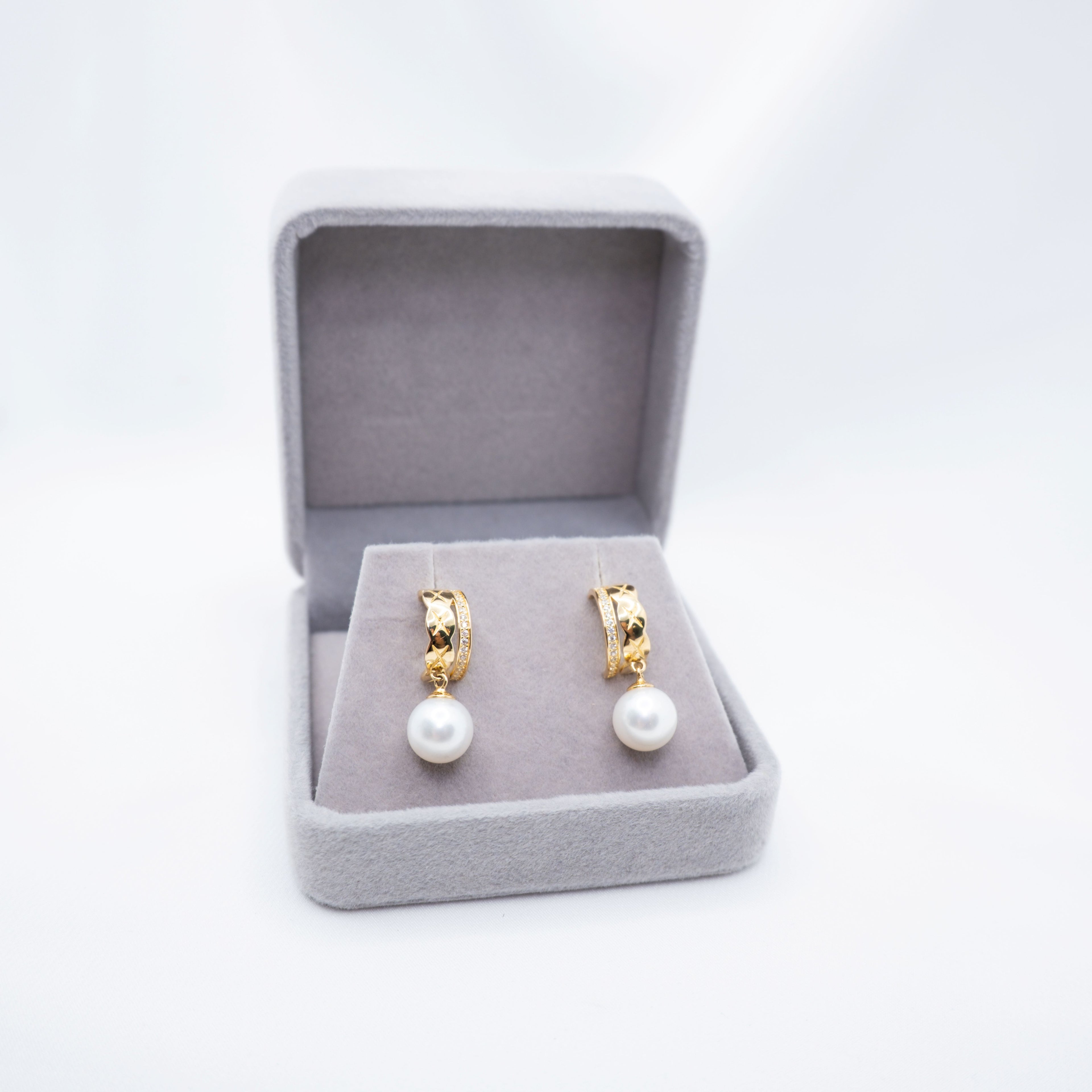 "Aurion" Premium Freshwater Pearl 8mm-8.5mm Earring