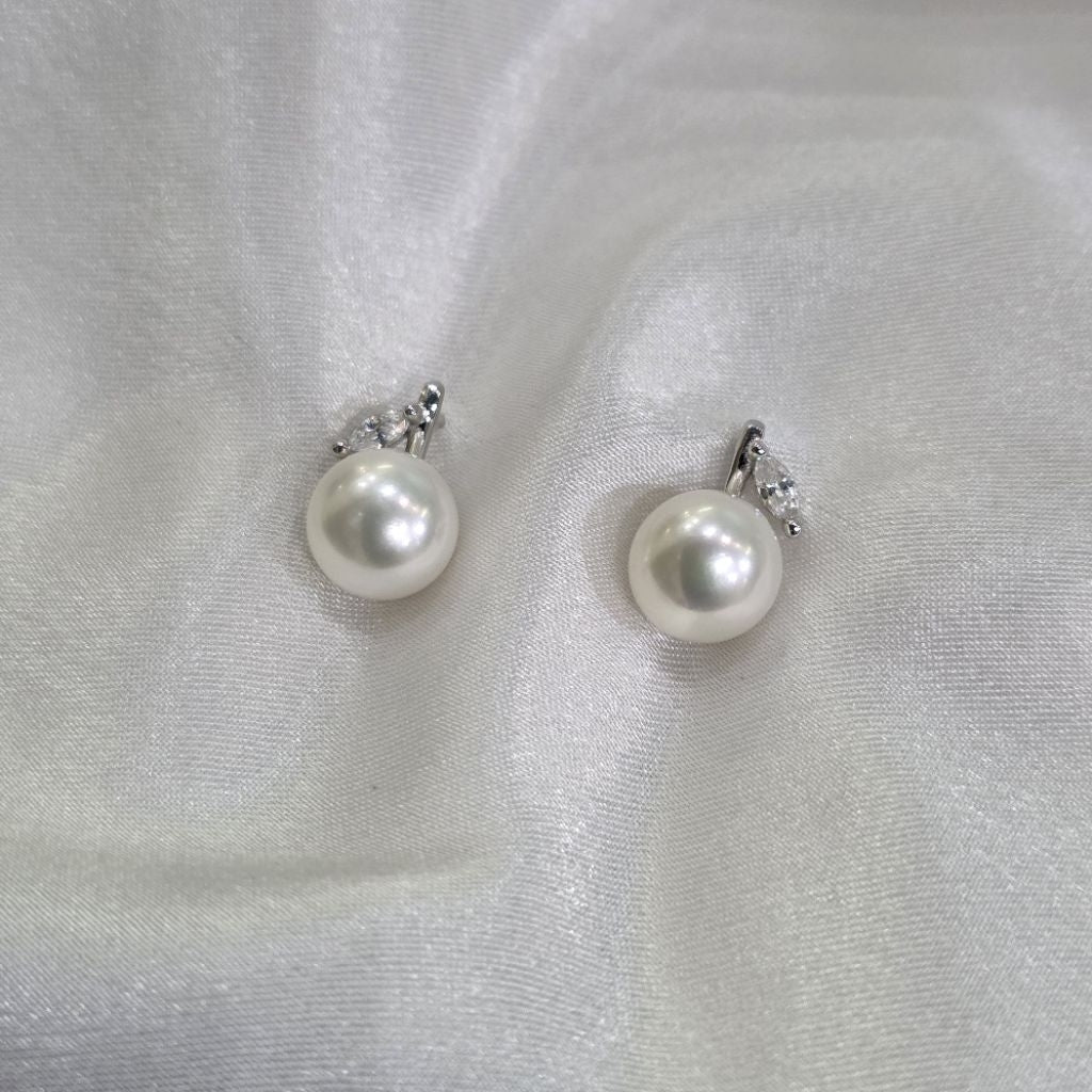 "White Currant" 8-8.5mm Premium Freshwater Pearl Earrings