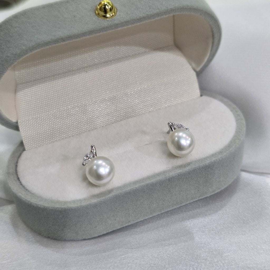 "White Currant" 8-8.5mm Premium Freshwater Pearl Earrings