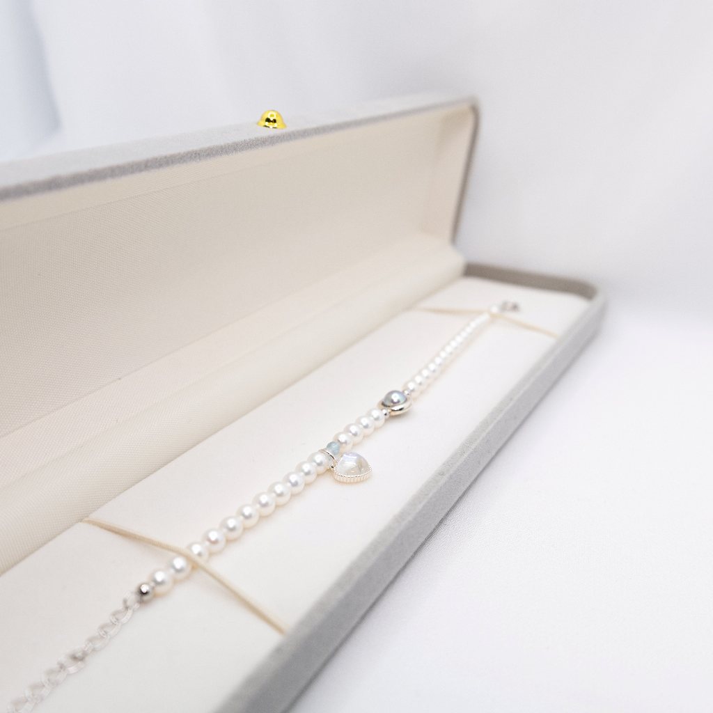 "Scarcity" Freshwater Pearl Bracelet with Akoya Sea Pearl 4mm - 4.5mm