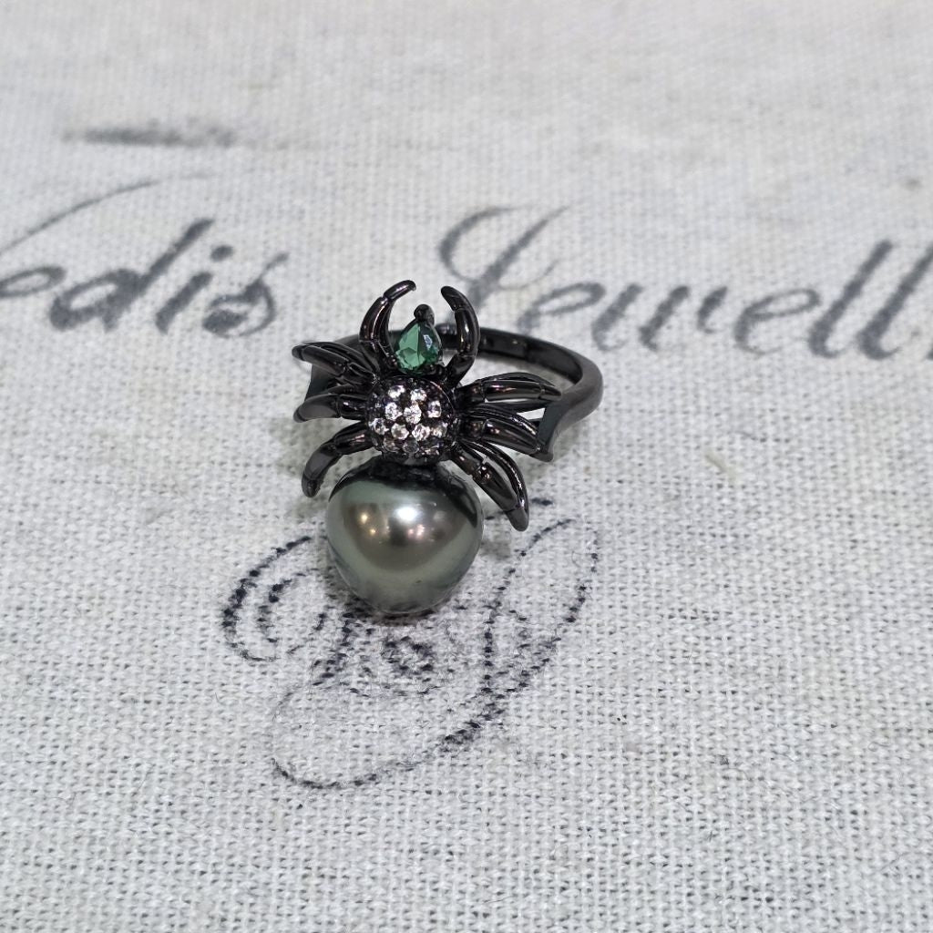 Tarantula 10.5mm-11mm Green Tahitian Sea Pearl Ring